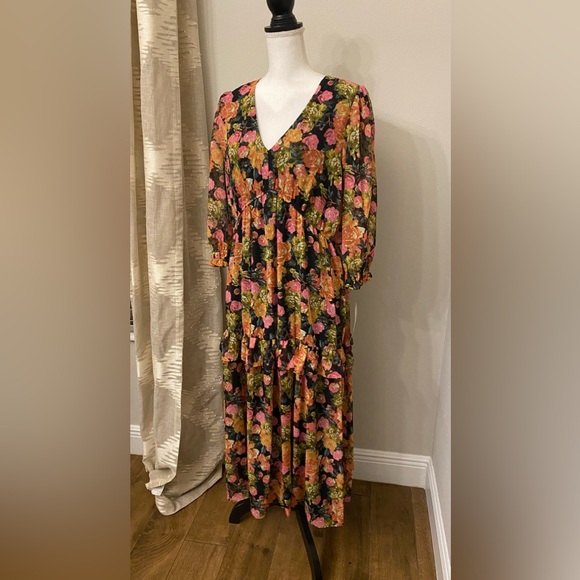 Plus Dress - Picture 6 of 9